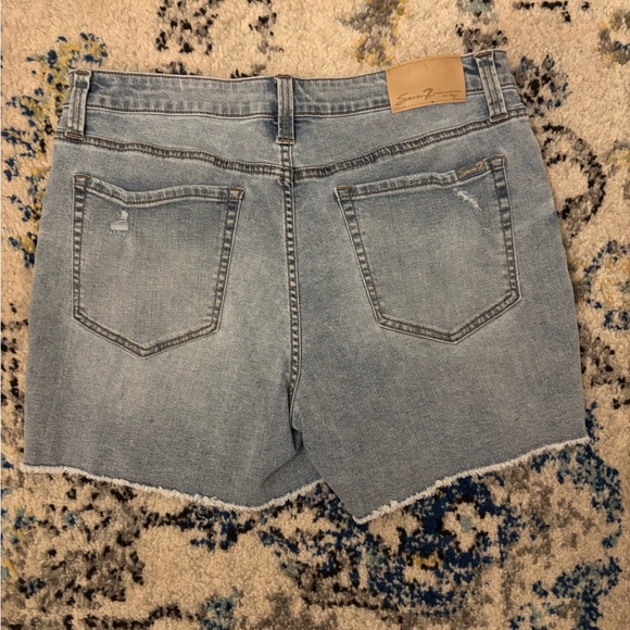Seven7 NWOT Blue Distressed Denim Shorts - Picture 3 of 4
